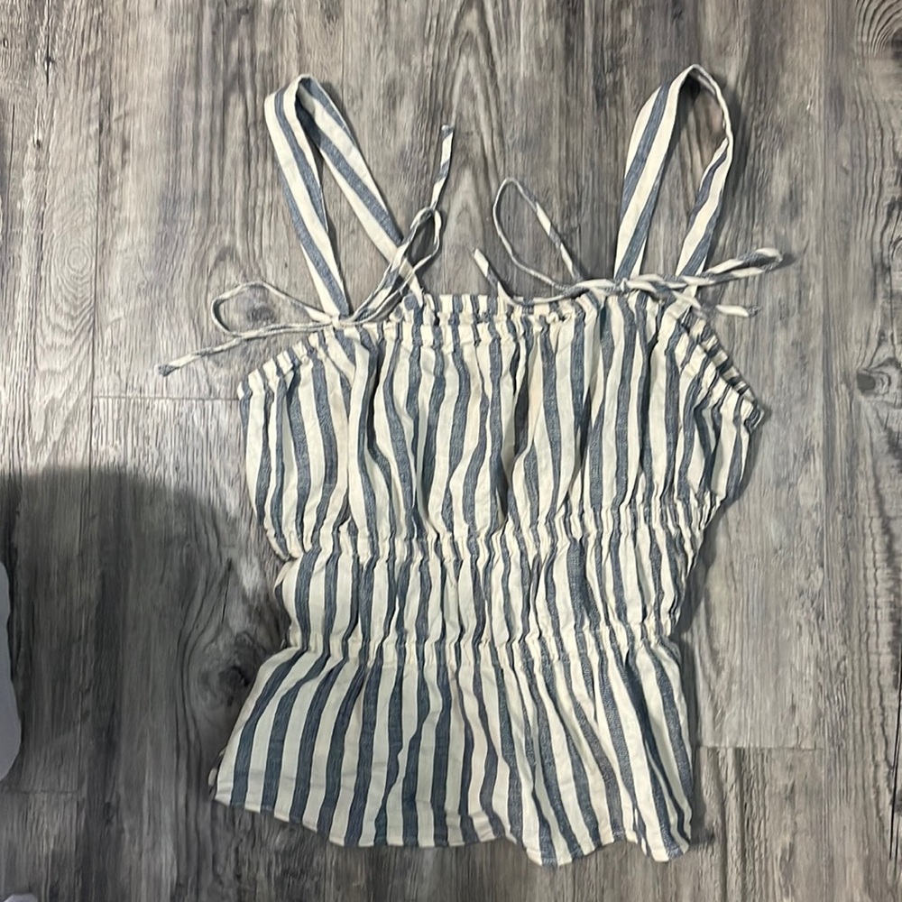 Cute striped blouse. From target, the brand is universal thread. Size XL